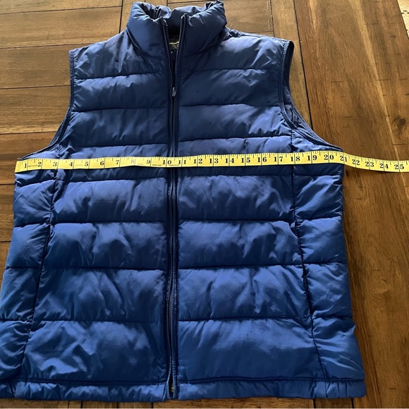 Banana republic blue puffer vest, like new. - Picture 7 of 7